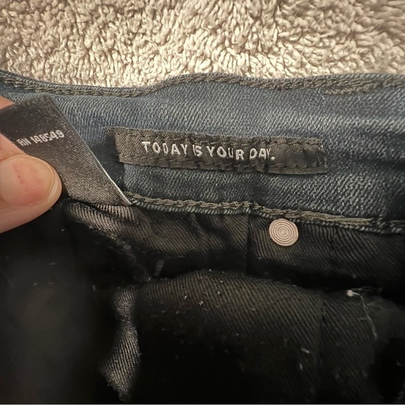 Kenneth Cole Slim Fit Straight Leg Dark Wash Black Mens Jeans 
Size:28X30 - Picture 8 of 10